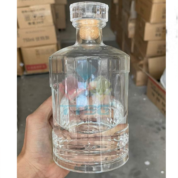 chai thủy tinh hibiki 750ml